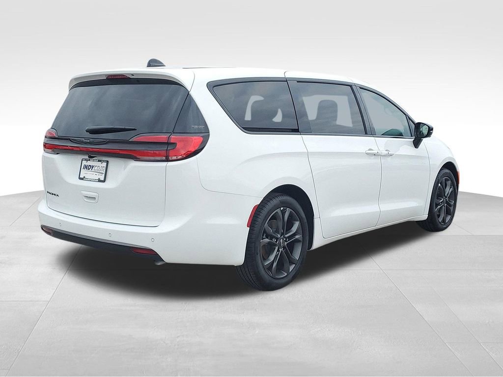 New 2026 Chrysler Pacifica Select image 4