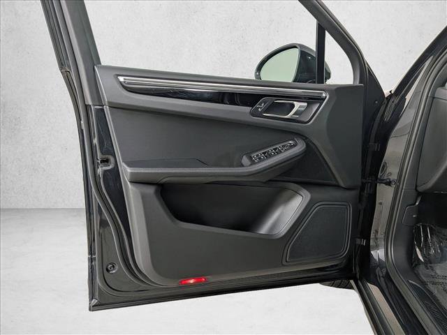 Certified 2023 Porsche Macan image 13