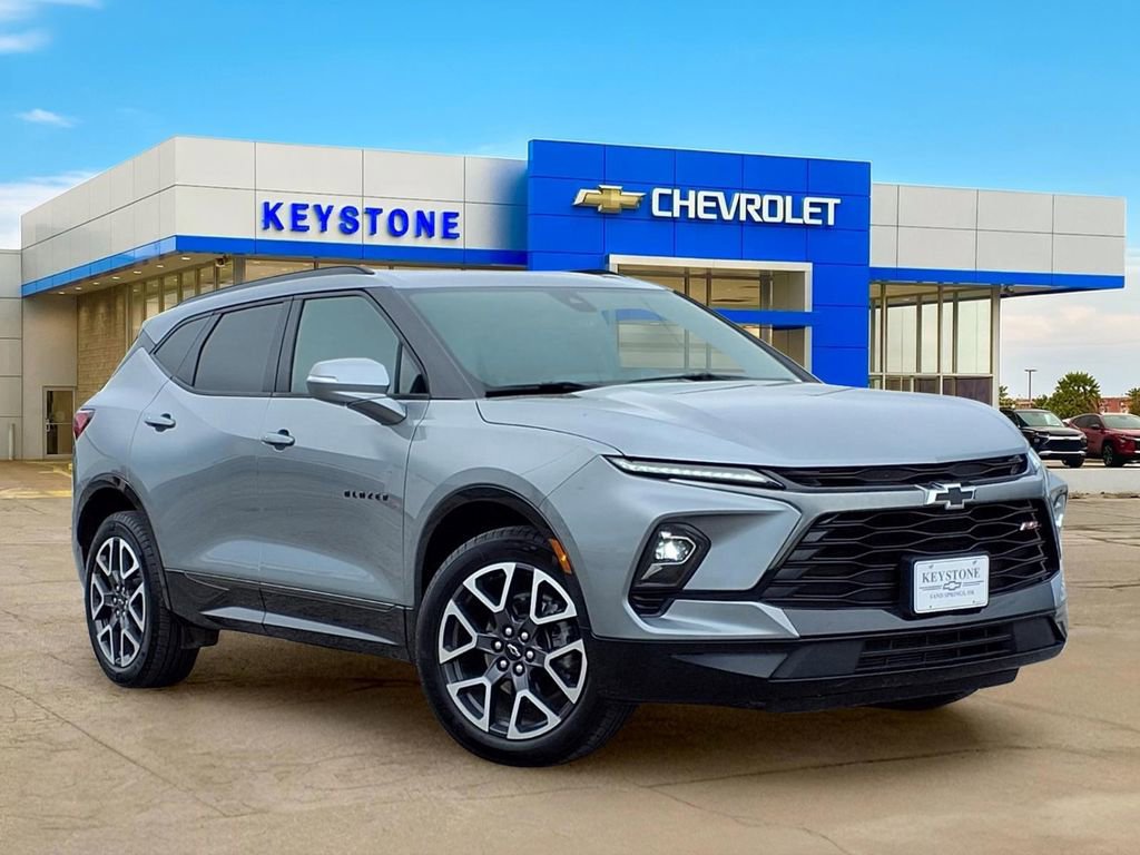 Used 2025 Chevrolet Blazer RS FWD image 1
