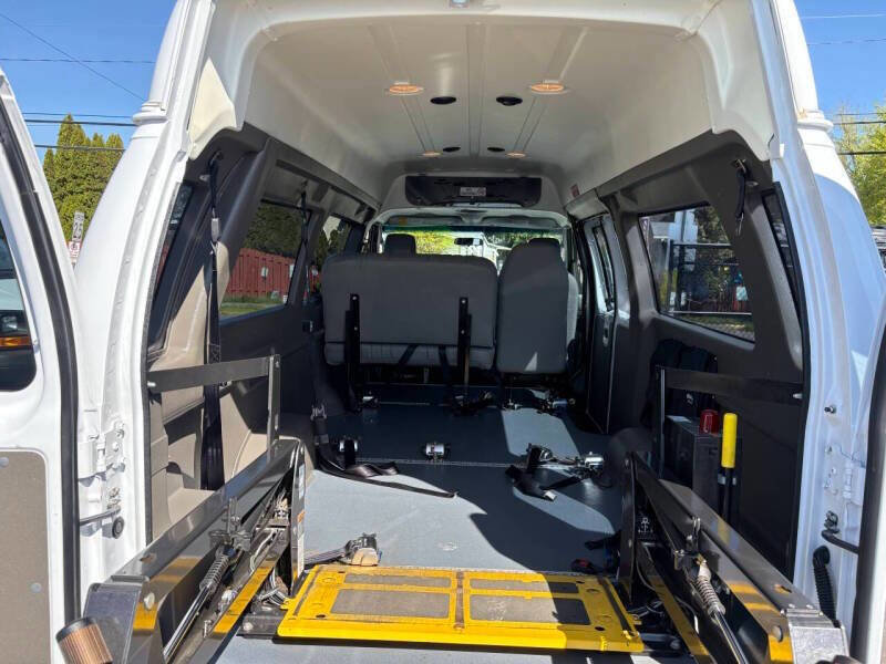 Used 2014 Ford E-250 and Econoline 250 Extended w/ Power Group image 14