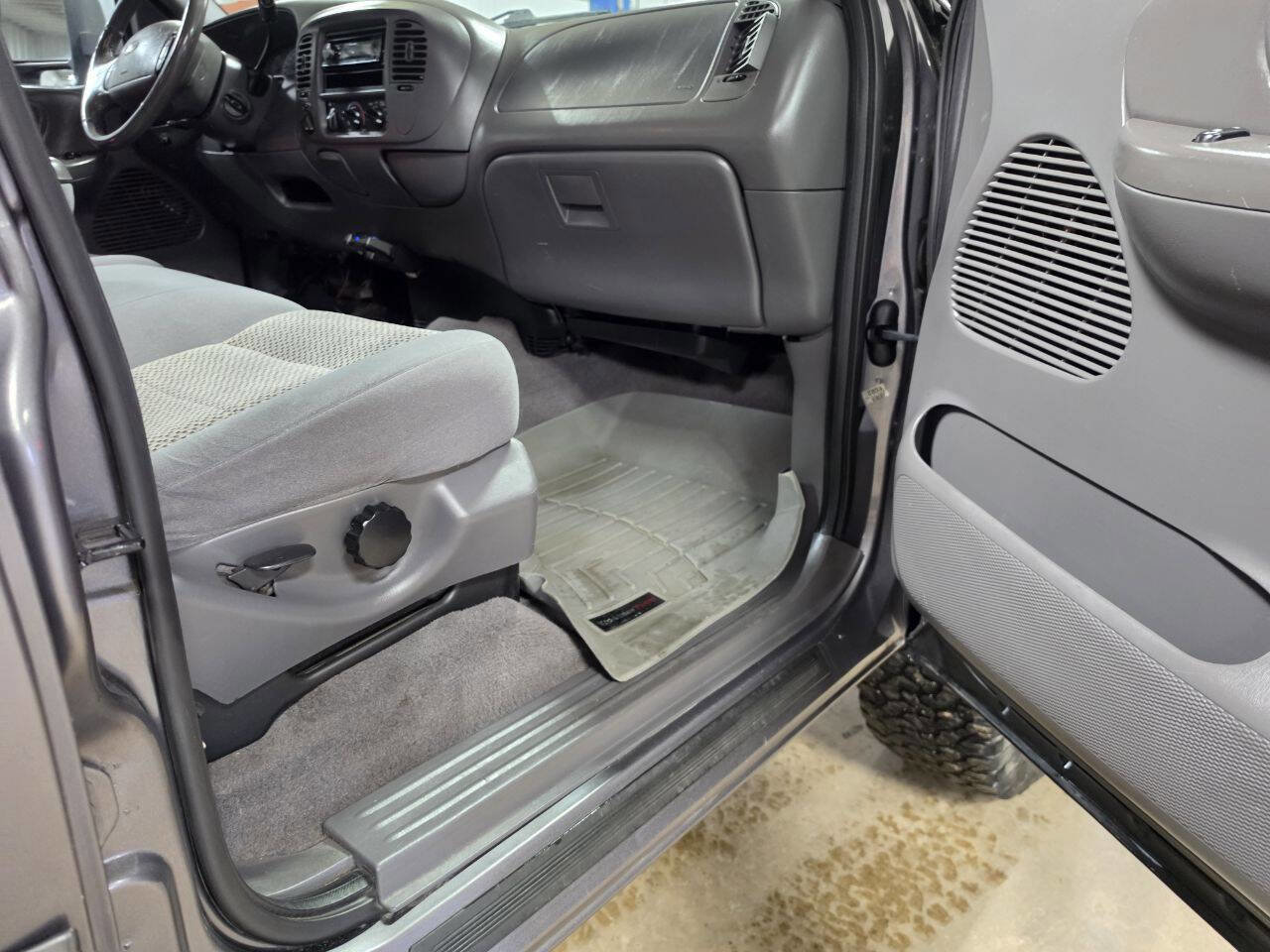 Used 2003 Ford F150 XLT AWD/4WD image 16