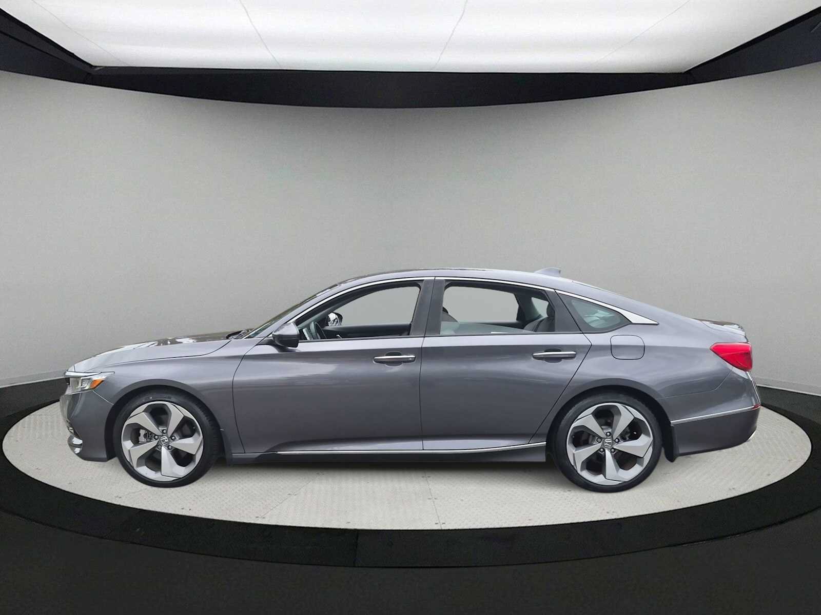 Used 2018 Honda Accord Touring image 5
