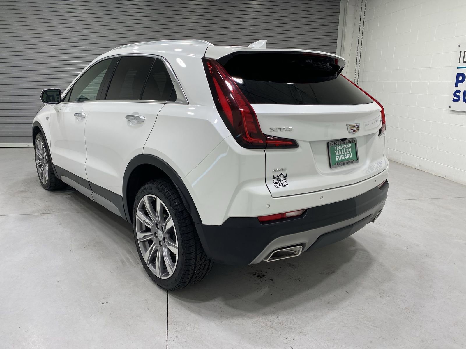 Used 2022 Cadillac XT4 Premium Luxury w/ Technology Package AWD/4WD image 6