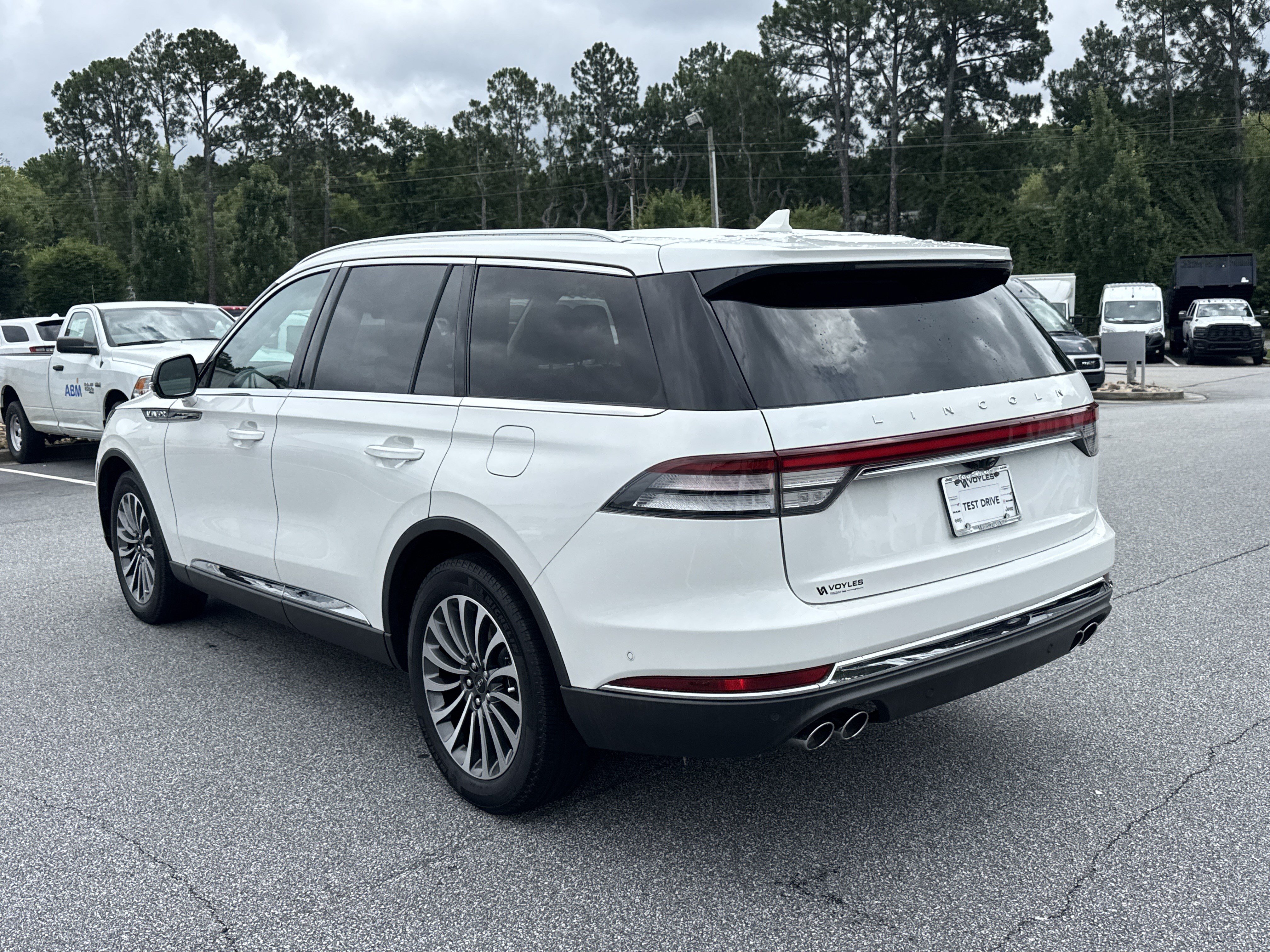 Used 2023 Lincoln Aviator Reserve w/ Equipment Group 201A RWD image 6