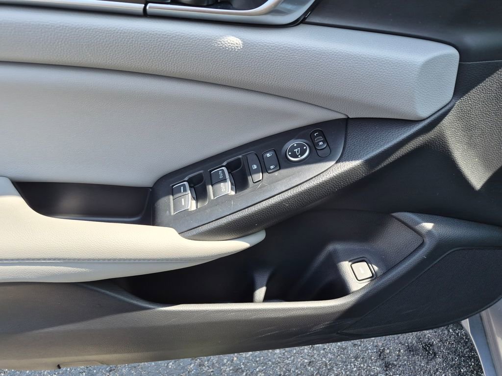 Used 2019 Honda Accord LX image 12