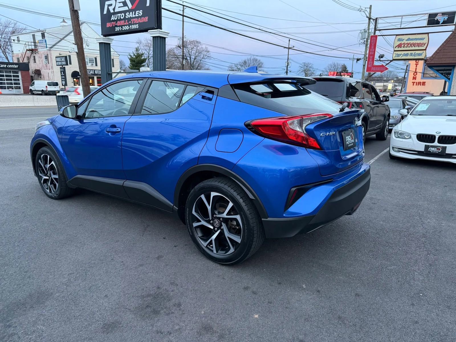 Used 2018 Toyota C-HR XLE image 5