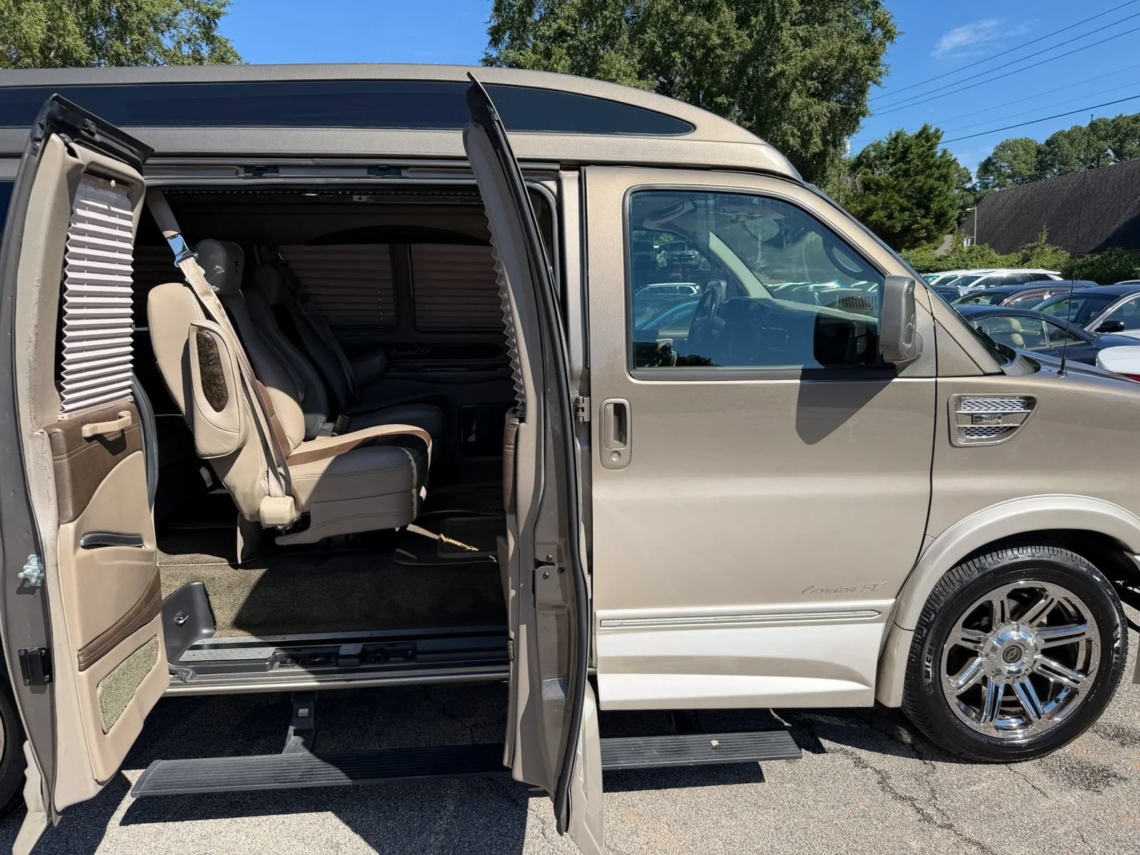 Used 2015 Chevrolet Express 2500 RWD image 31