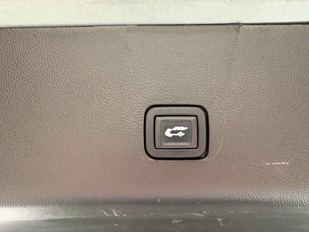 Used 2022 Chevrolet Traverse LT AWD/4WD image 53