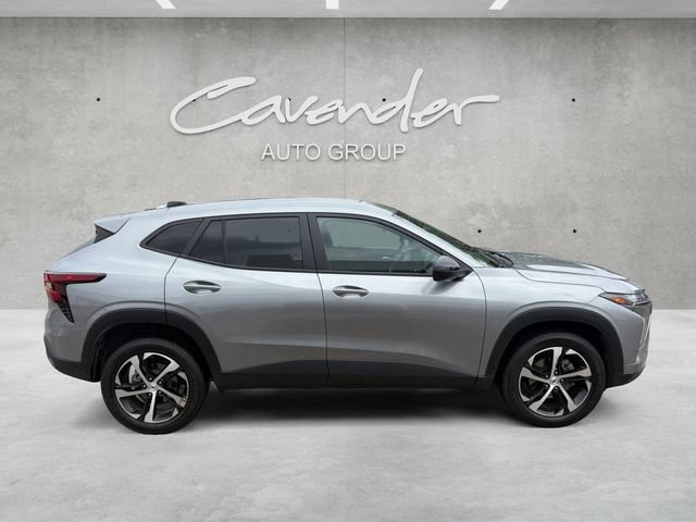 Used 2024 Chevrolet Trax RS FWD image 17