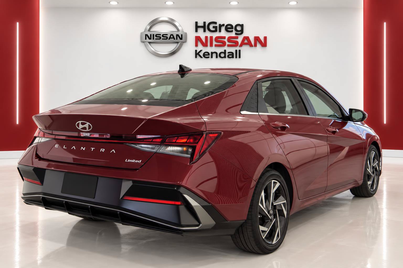 Used 2025 Hyundai Elantra Limited FWD image 4