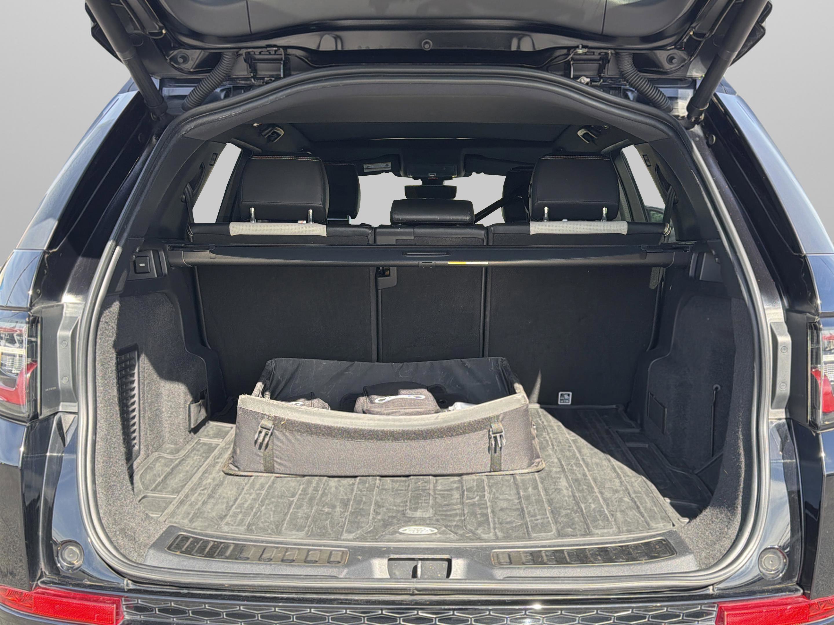 Used 2020 Land Rover Discovery Sport SE R-Dynamic image 26