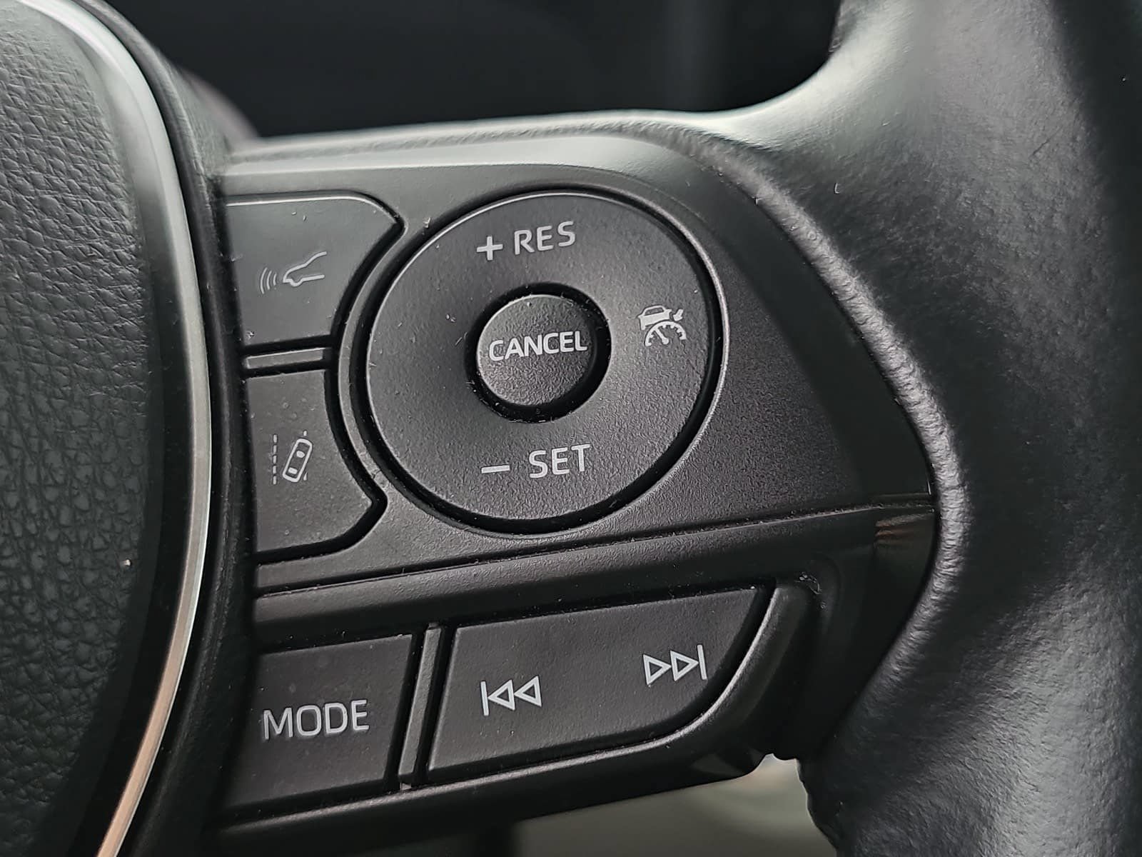 Used 2022 Toyota Corolla Cross LE FWD image 16