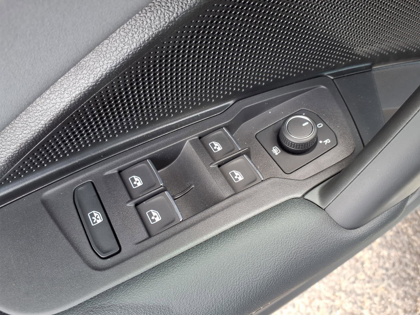 New 2026 Volkswagen Tiguan SE image 8