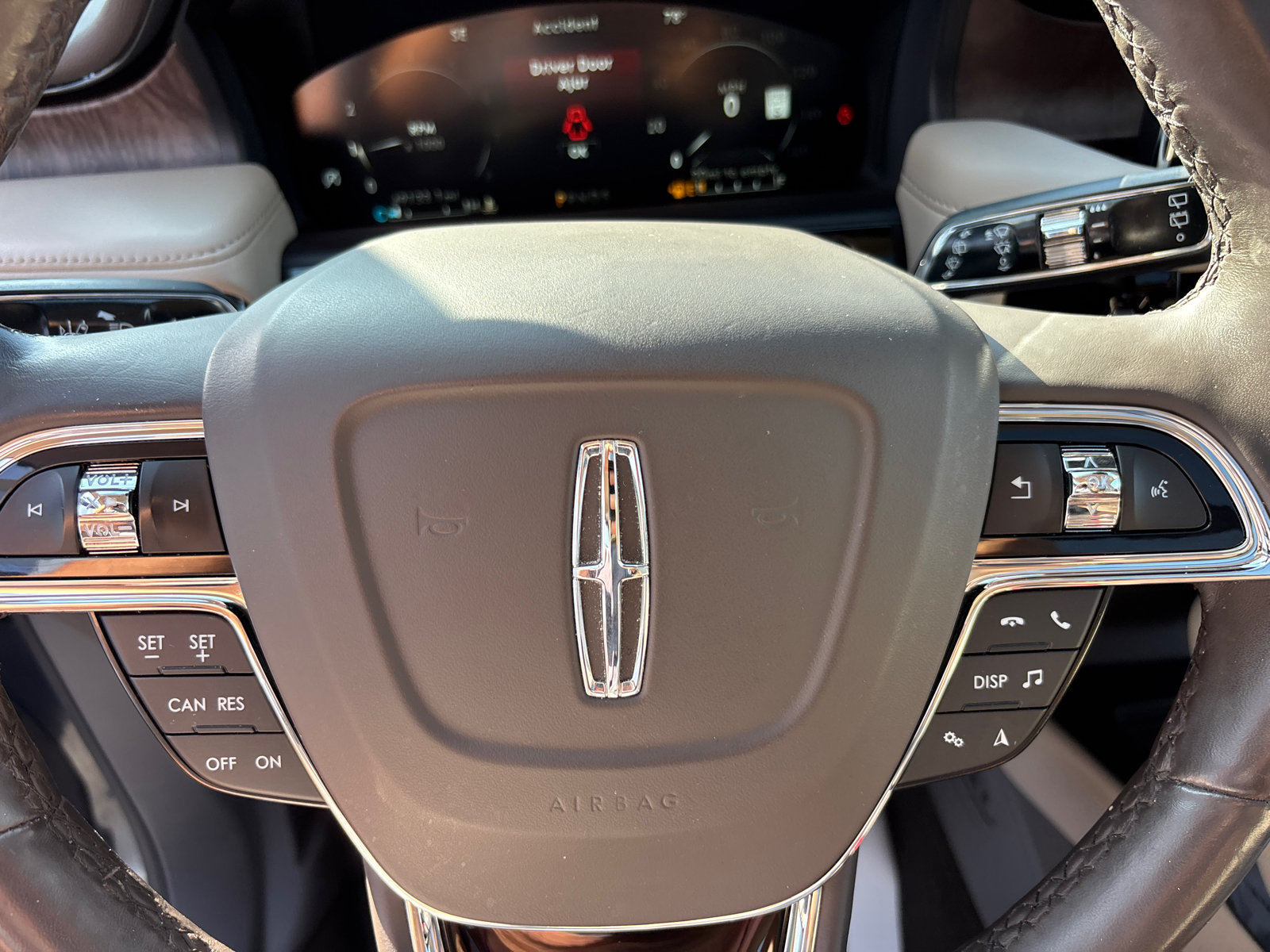 Used 2023 Lincoln Nautilus Reserve w/ Cargo Utility Package AWD/4WD image 16