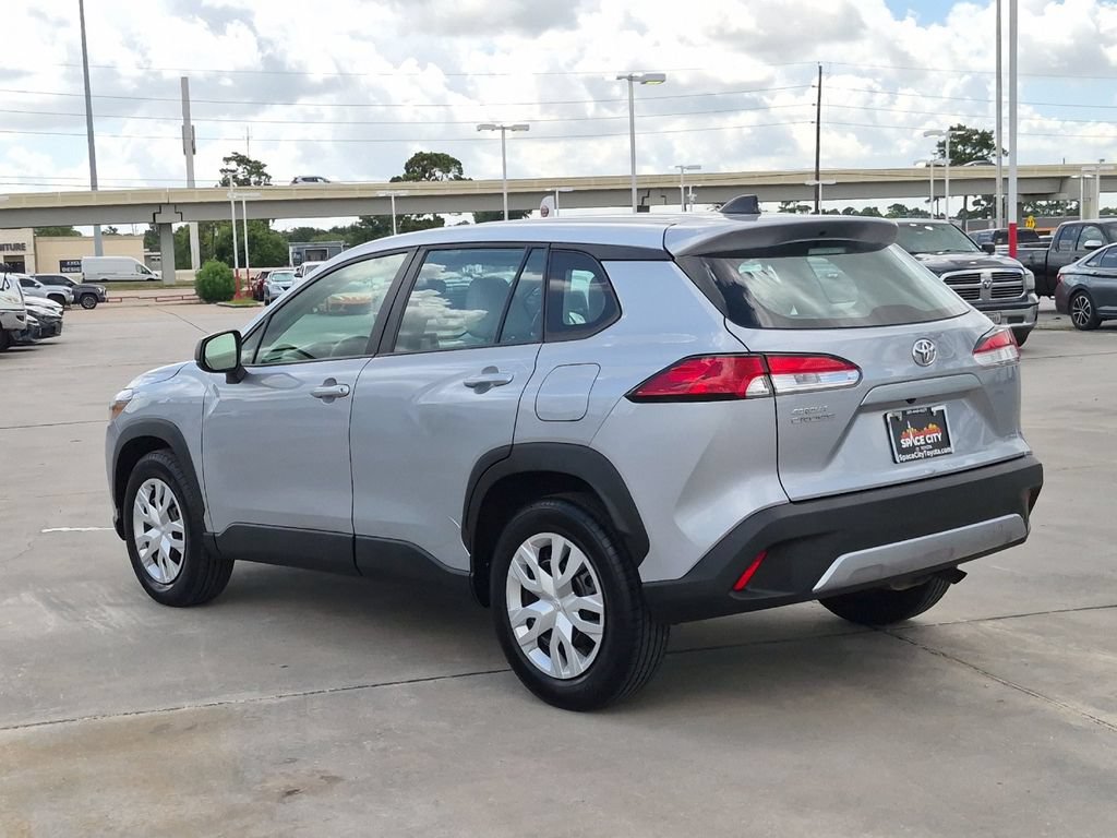 Used 2024 Toyota Corolla Cross L FWD image 4