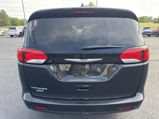 Used 2023 Chrysler Voyager LX FWD image 5