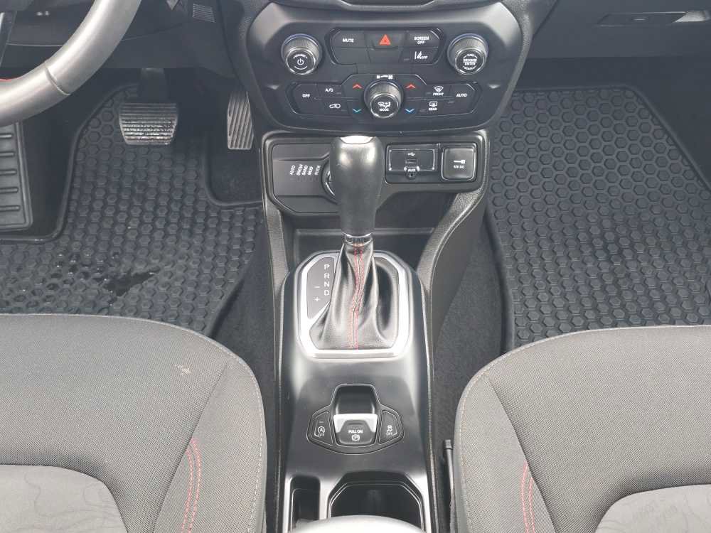 Used 2023 Jeep Renegade Trailhawk image 13