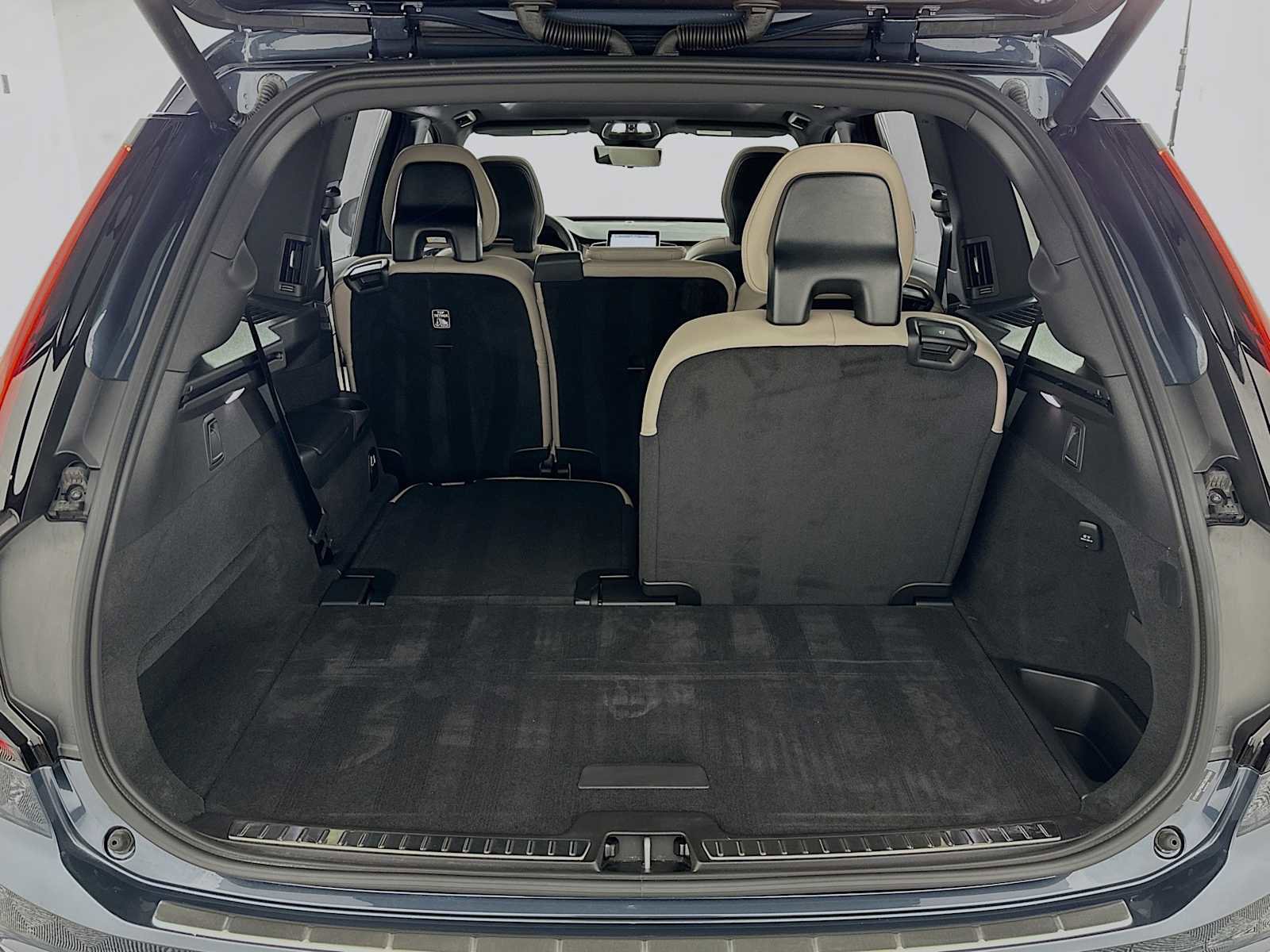 Used 2025 Volvo XC90 B6 Plus w/ Protection Package Premier image 25