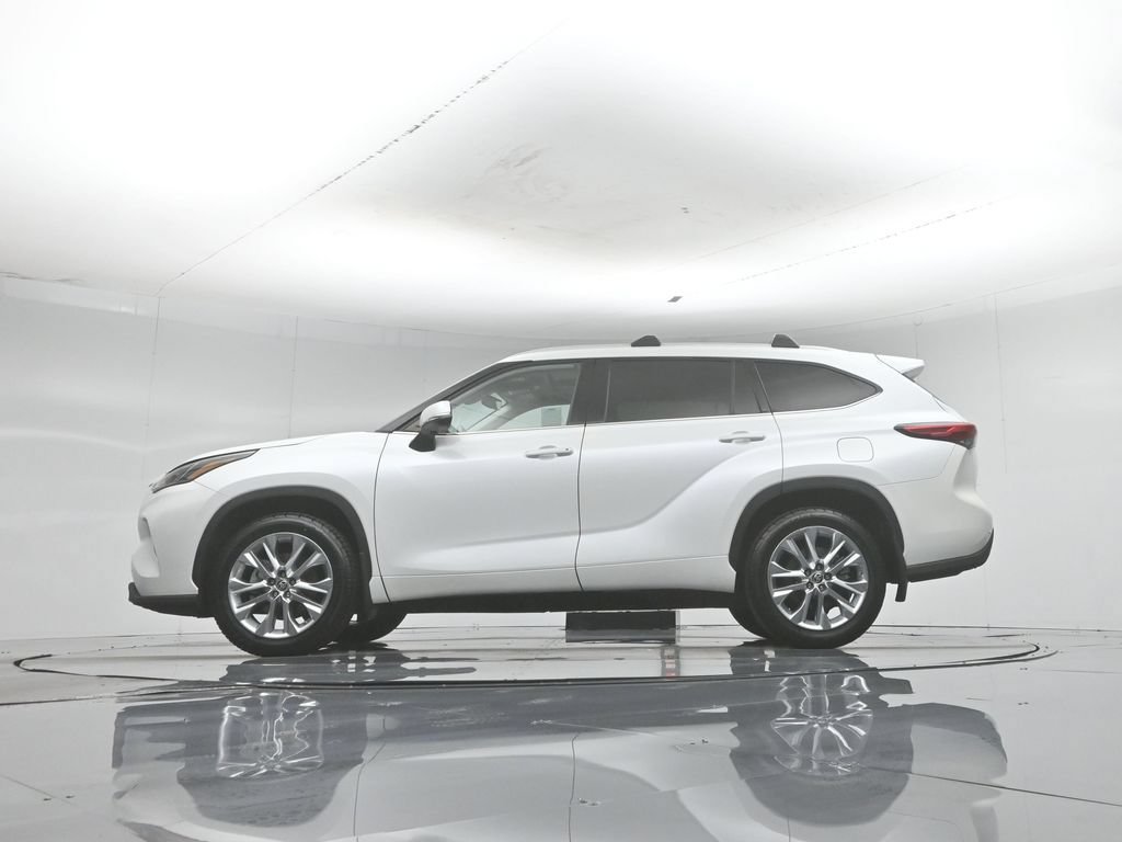 Used 2022 Toyota Highlander Limited FWD image 8
