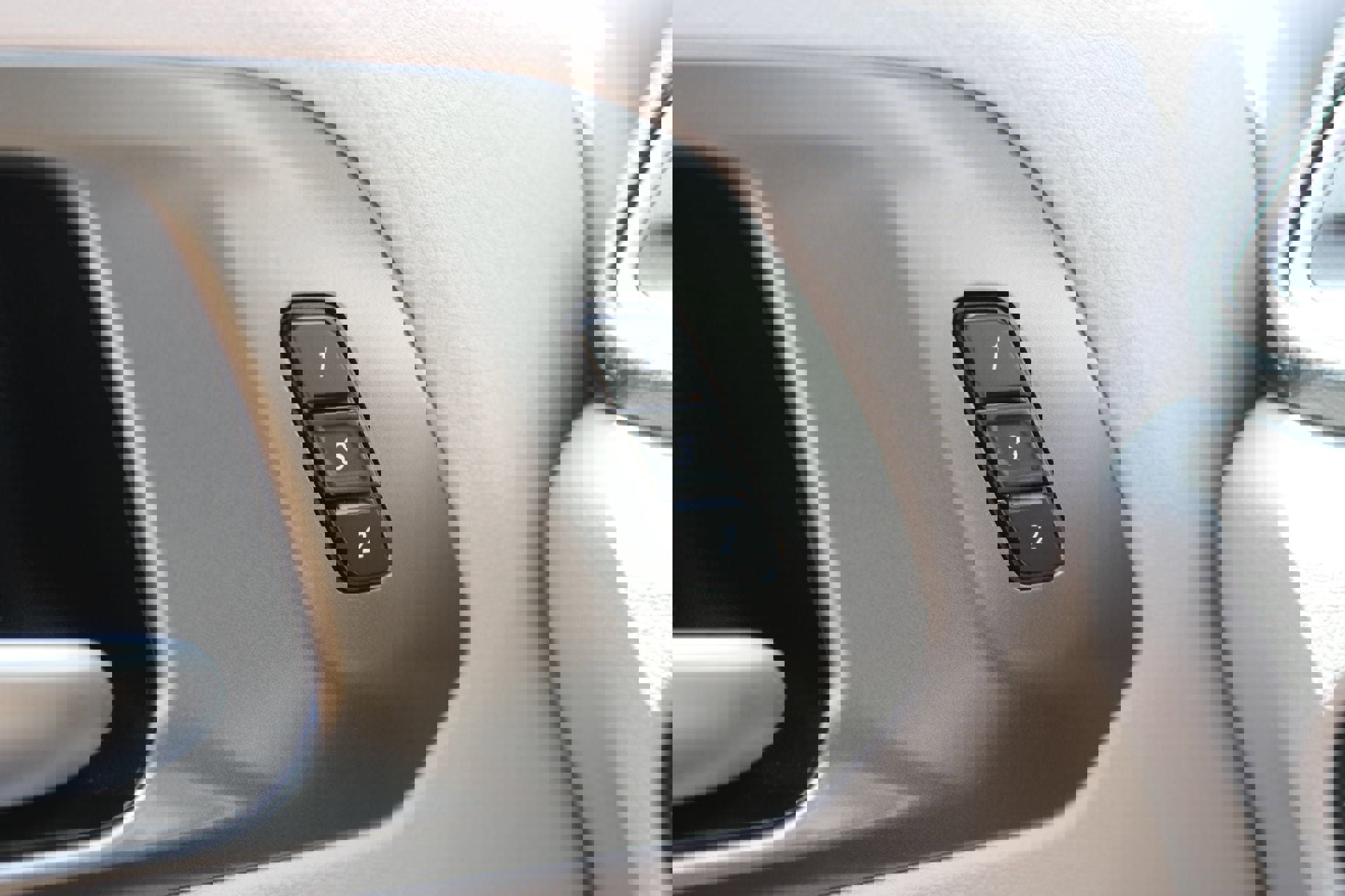 Used 2024 Chrysler Pacifica Touring-L image 23