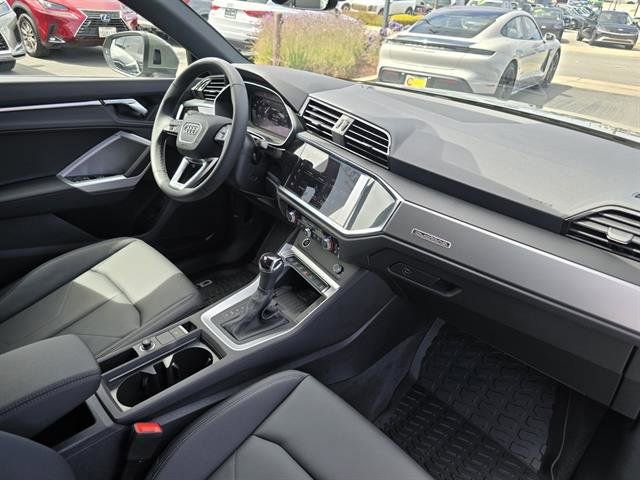 Used 2025 Audi Q3 2.0T Premium w/ Convenience Package AWD/4WD image 17
