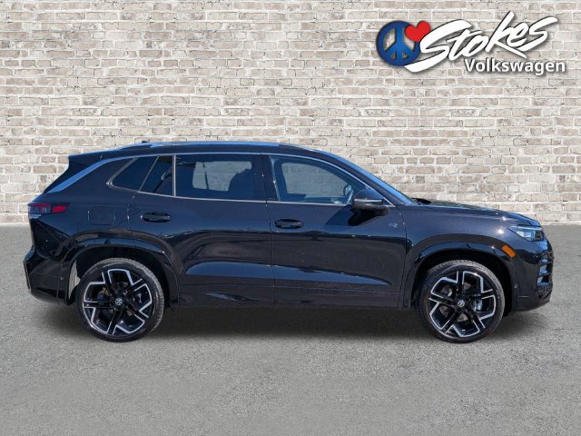 Used 2025 Volkswagen Tiguan SEL R-Line AWD/4WD image 3