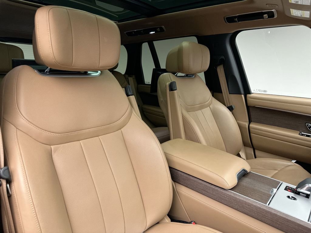 Used 2024 Land Rover Range Rover Autobiography AWD/4WD image 18