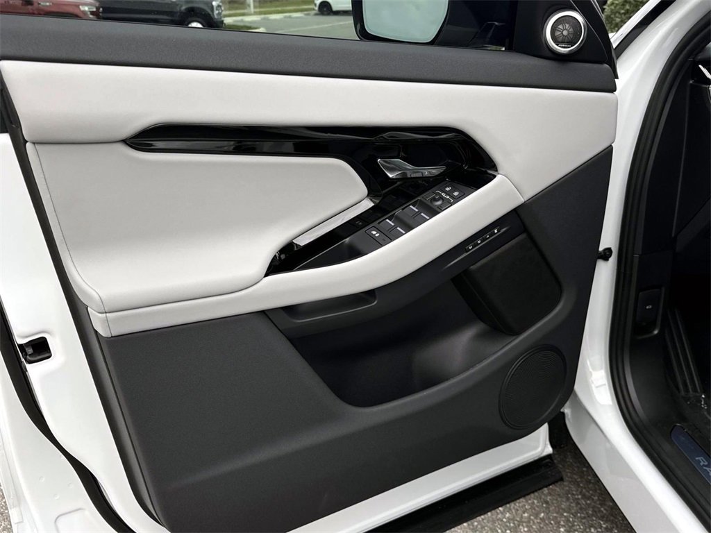 New 2026 Land Rover Range Rover Evoque Dynamic SE image 15