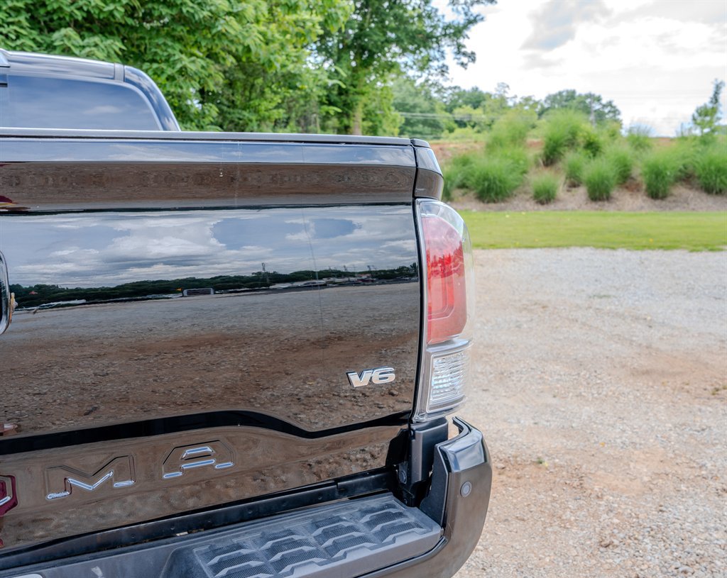 Used 2023 Toyota Tacoma TRD Off-Road w/ Technology Package AWD/4WD image 11