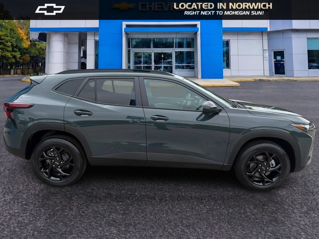 New 2026 Chevrolet Trax LT w/ Midnight Edition FWD image 4