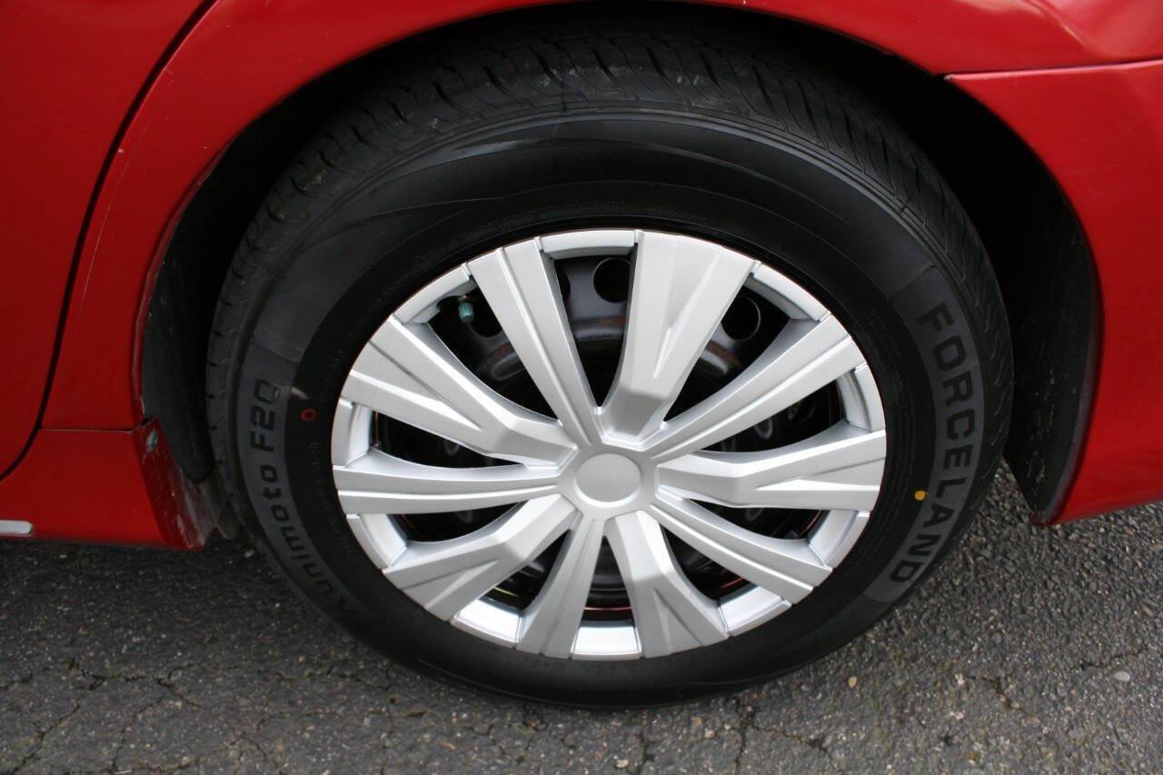 Used 2012 Toyota Camry LE w/ Preferred Accessory Pkg FWD image 11