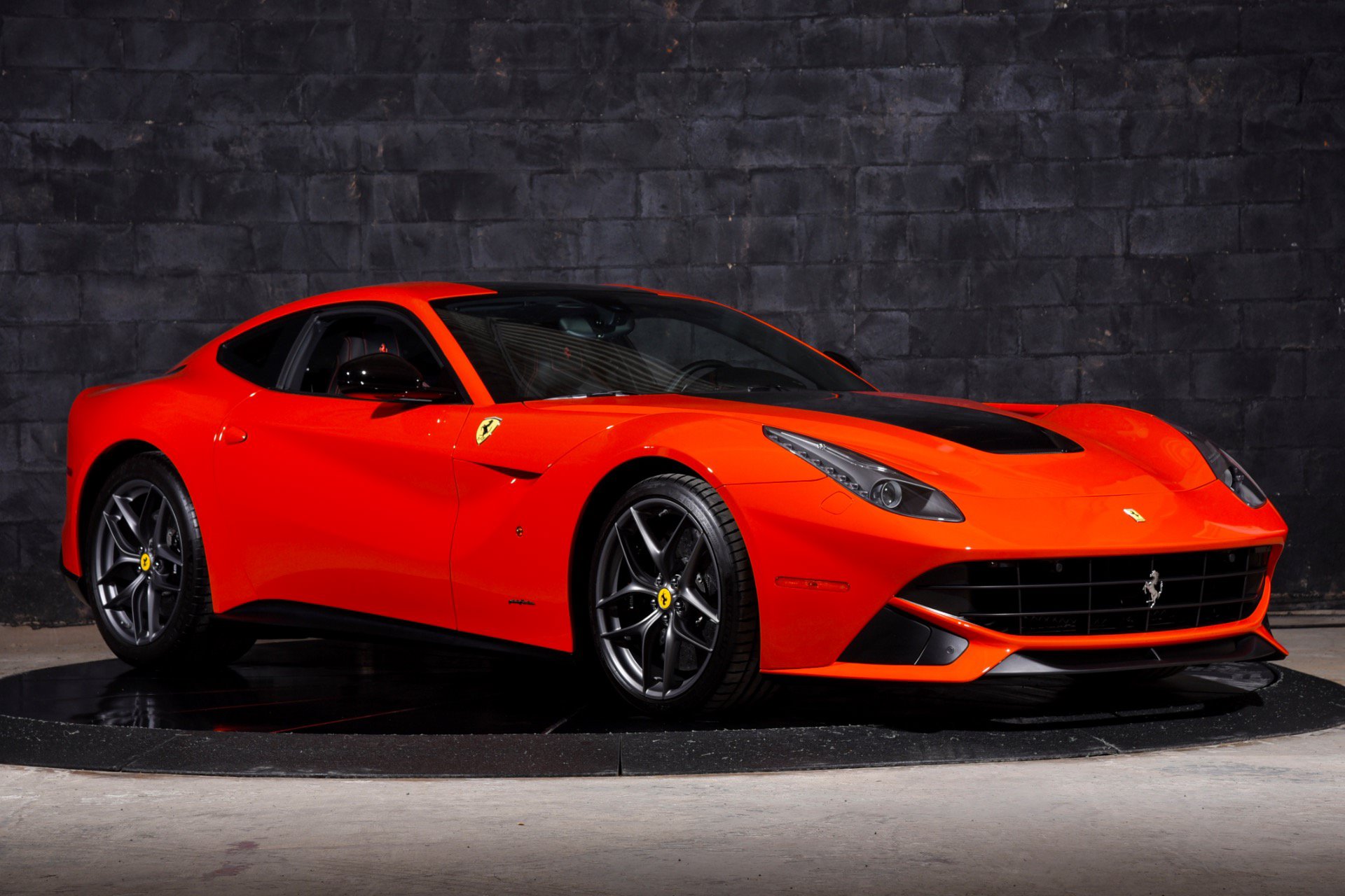Used 2014 Ferrari F12 Berlinetta RWD image 2