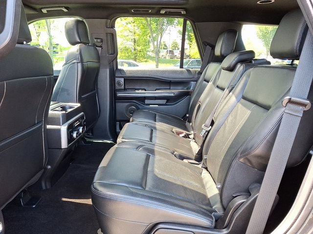 Used 2019 Ford Expedition XLT w/ Equipment Group 202A AWD/4WD image 10
