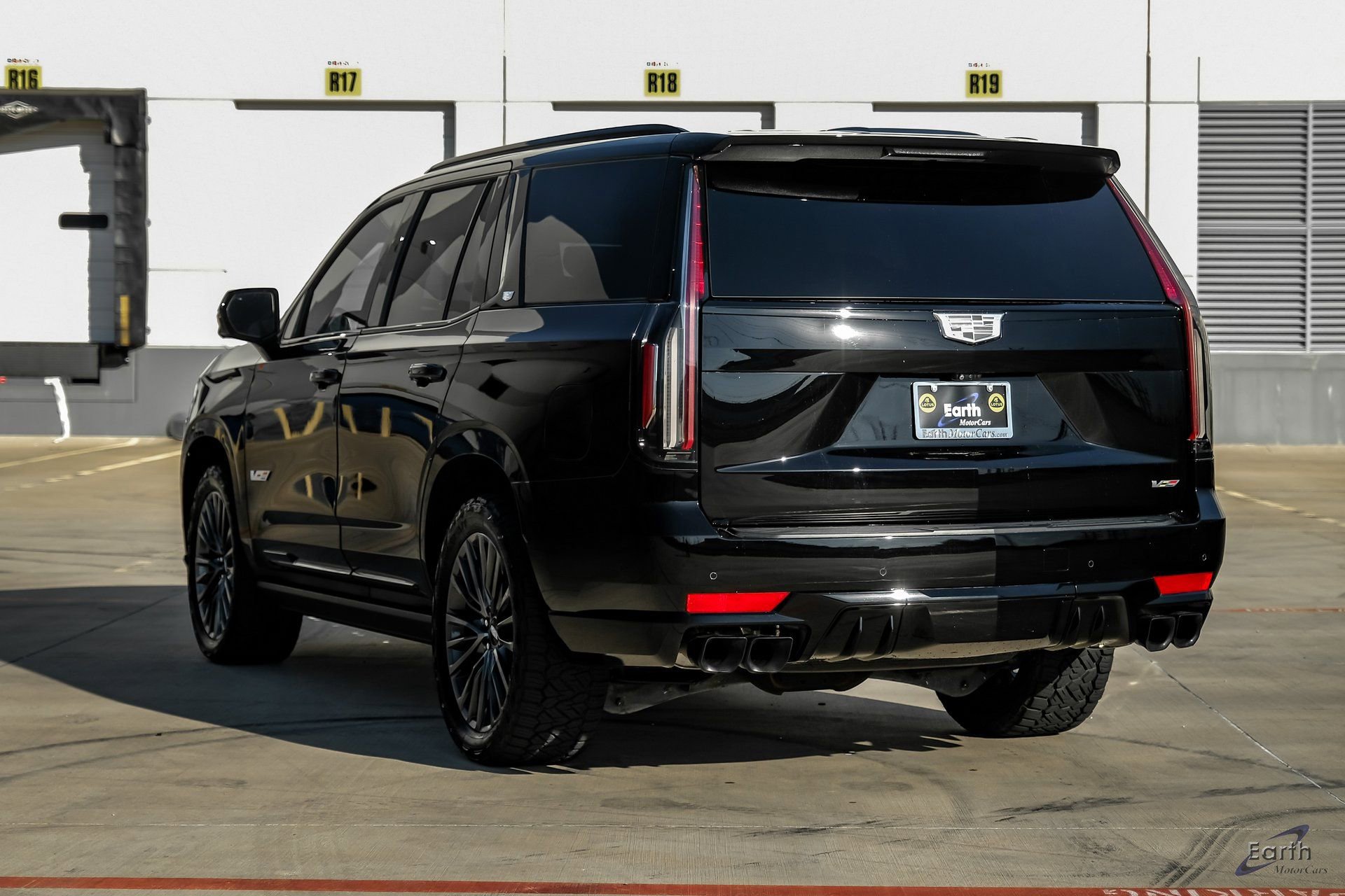 Used 2023 Cadillac Escalade V AWD/4WD image 11