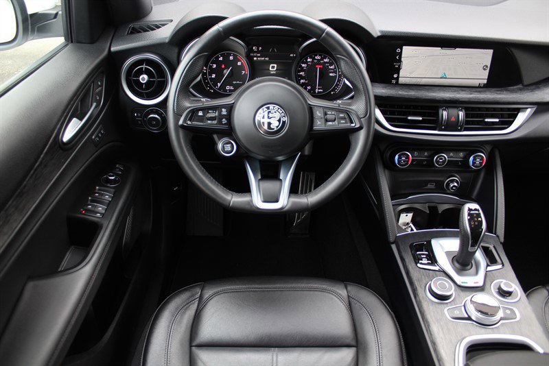 Used 2022 Alfa Romeo Stelvio Sprint image 2