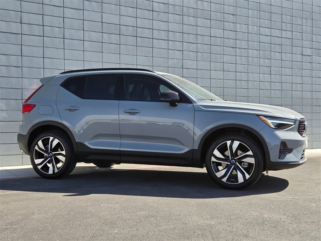 New 2026 Volvo XC40 B5 Ultra w/ Climate Package image 4