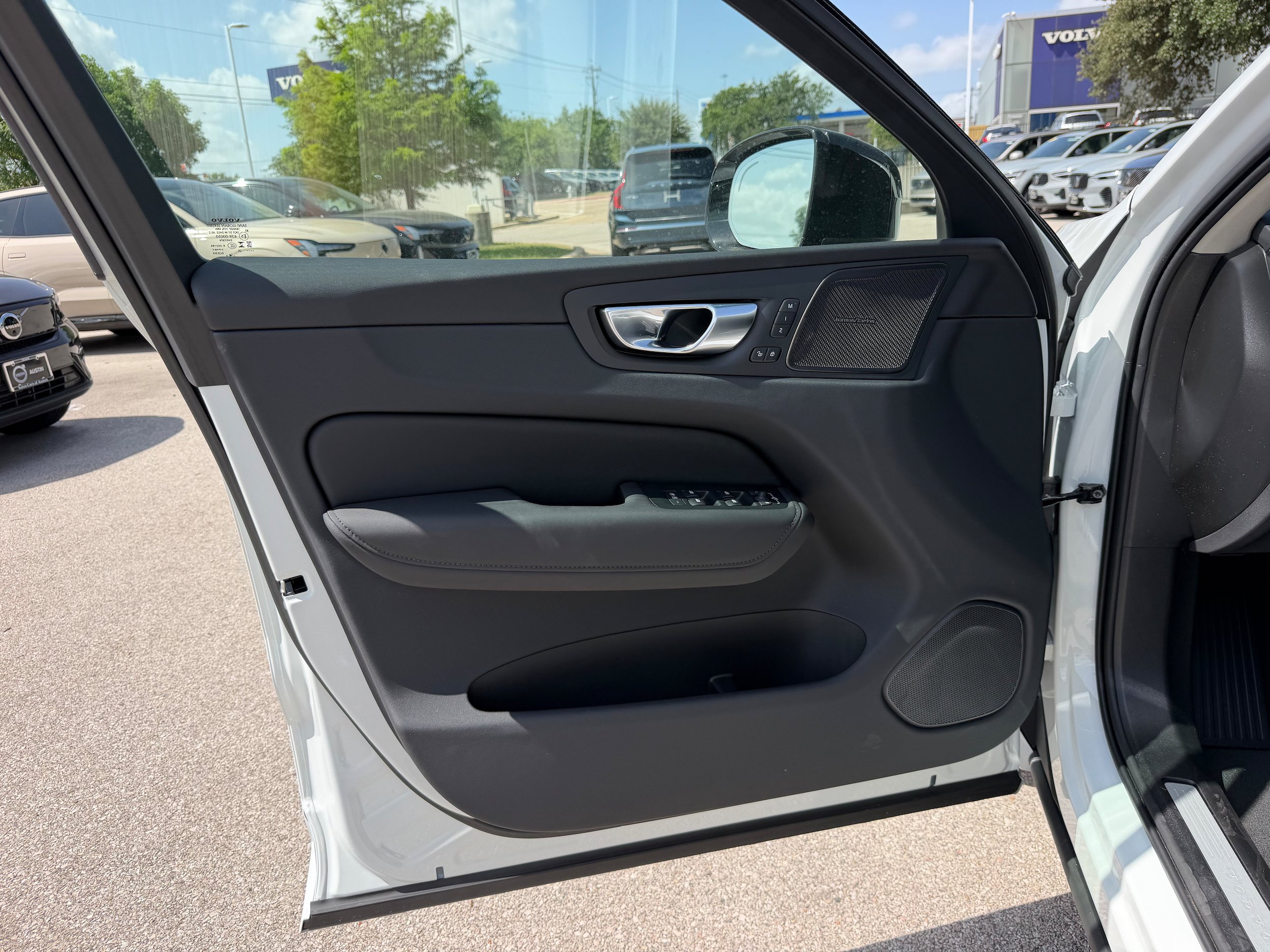 New 2026 Volvo XC60 T8 Plus w/ Climate Package AWD/4WD image 17