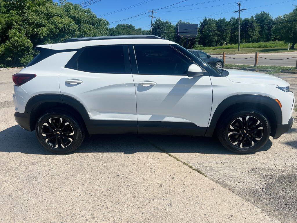 Used 2022 Chevrolet TrailBlazer LT w/ Driver Confidence Package image 4