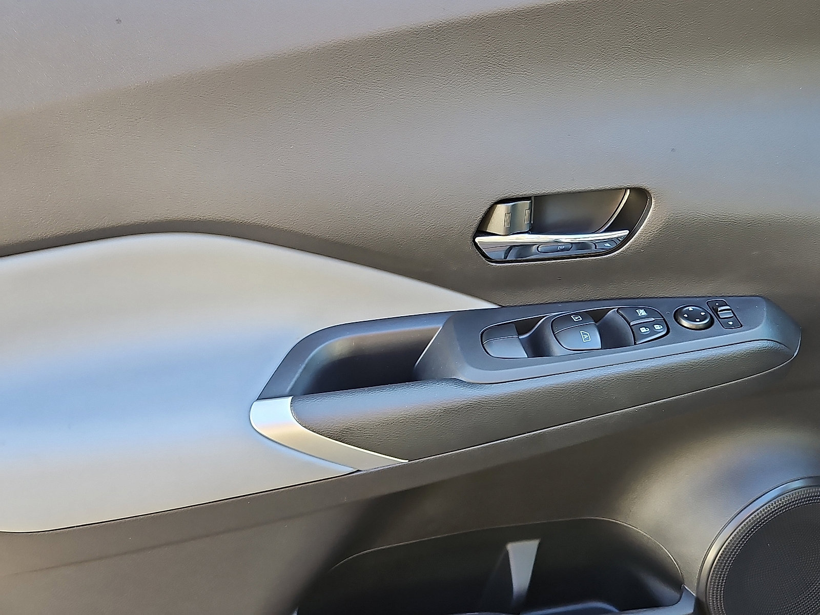 Certified 2024 Nissan Kicks SR w/ SR Premium Package image 13