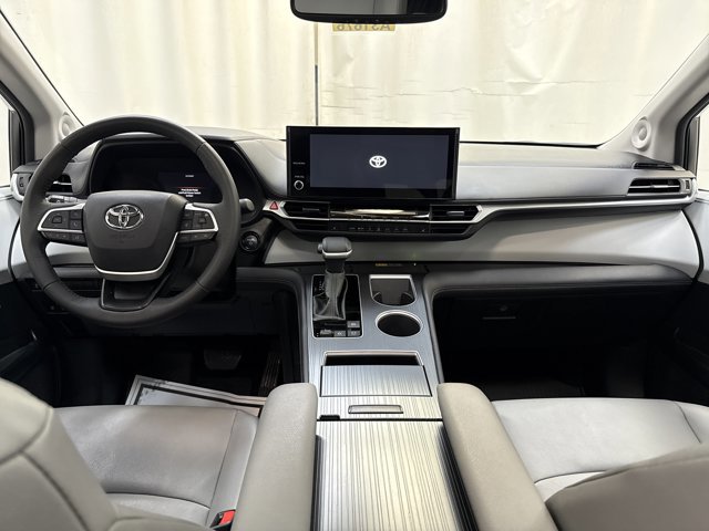 Used 2025 Toyota Sienna XLE w/ XLE Plus Package image 15