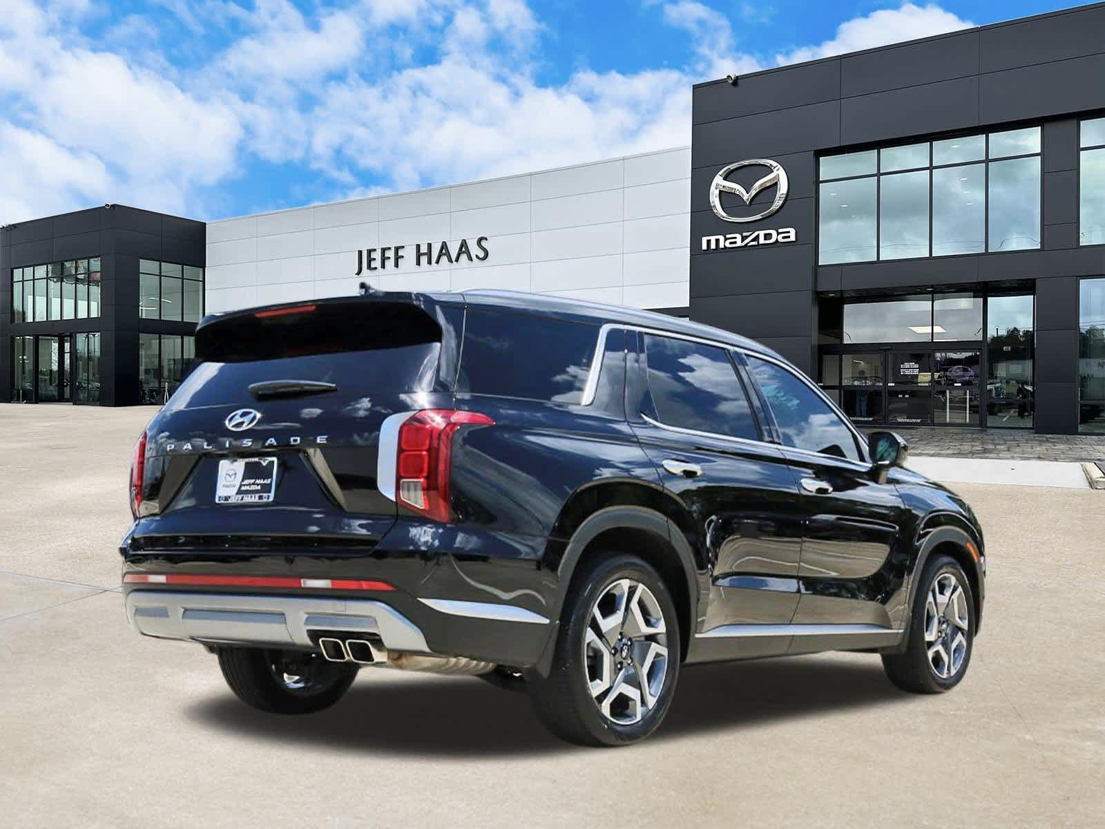 Used 2025 Hyundai Palisade SEL FWD image 3
