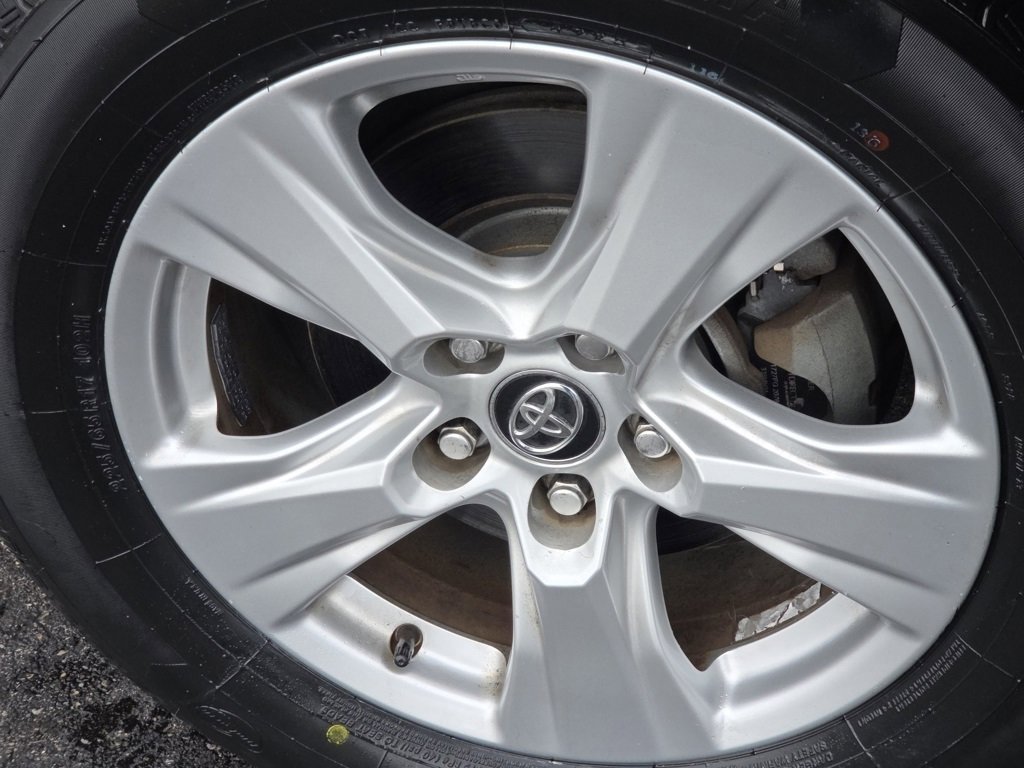 Used 2020 Toyota RAV4 Limited image 18