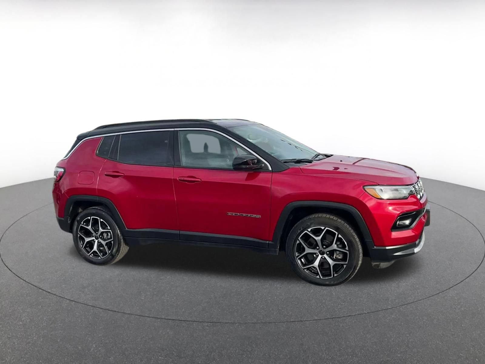 Used 2025 Jeep Compass Limited AWD/4WD image 2