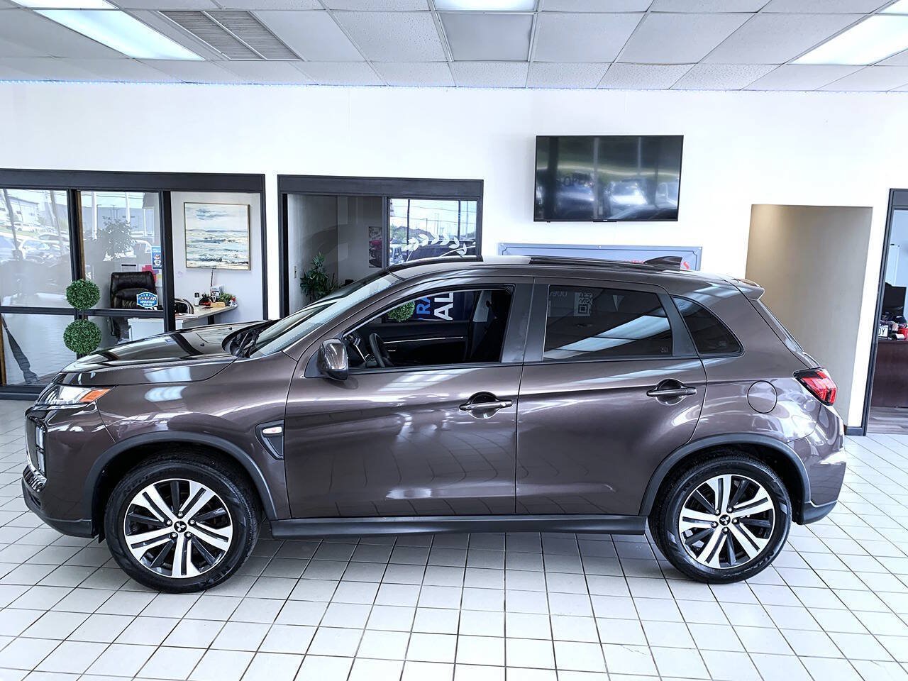 Used 2020 Mitsubishi Outlander Sport ES FWD image 2