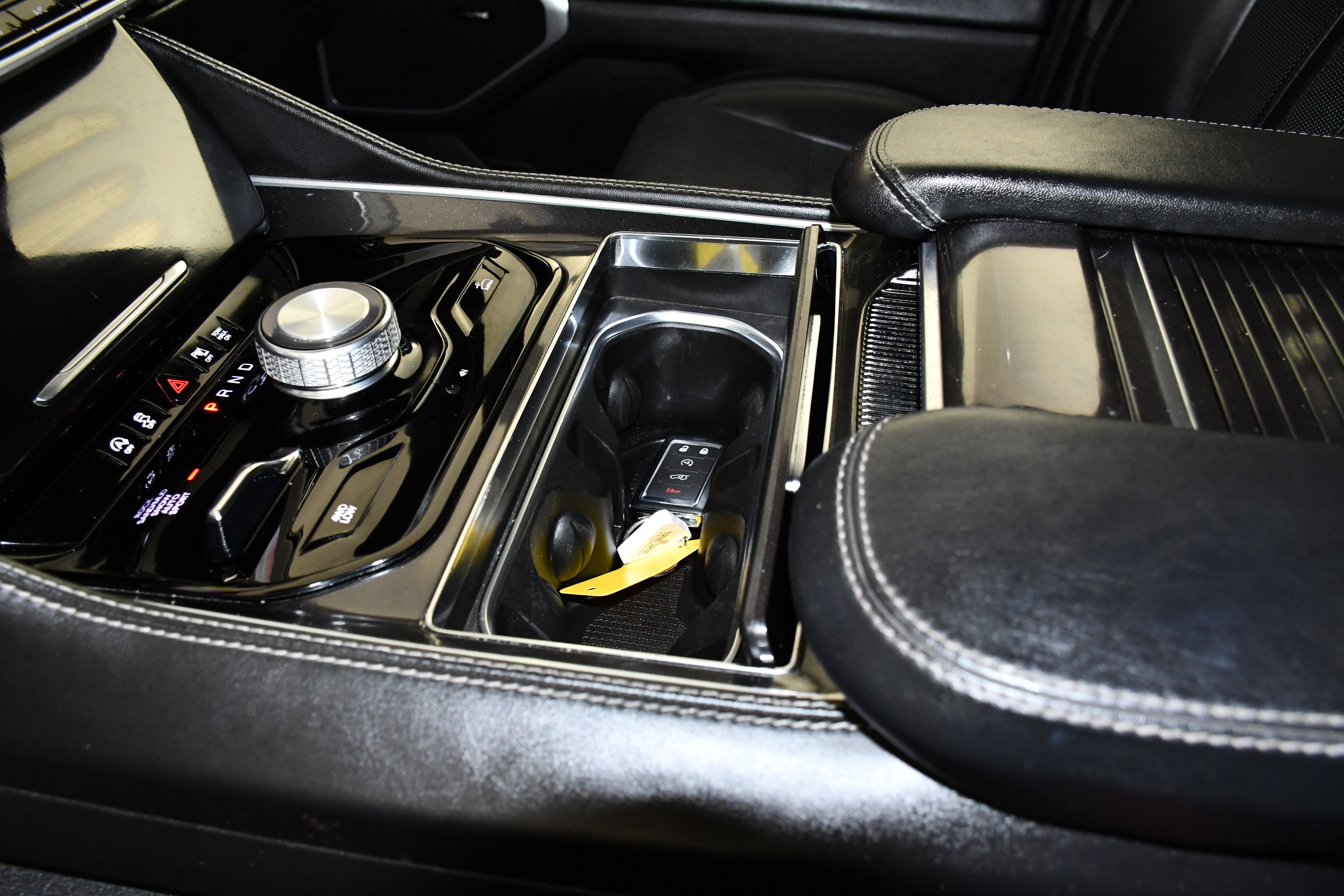 Used 2024 Jeep Wagoneer 4WD w/ HD Trailer Tow Package image 34