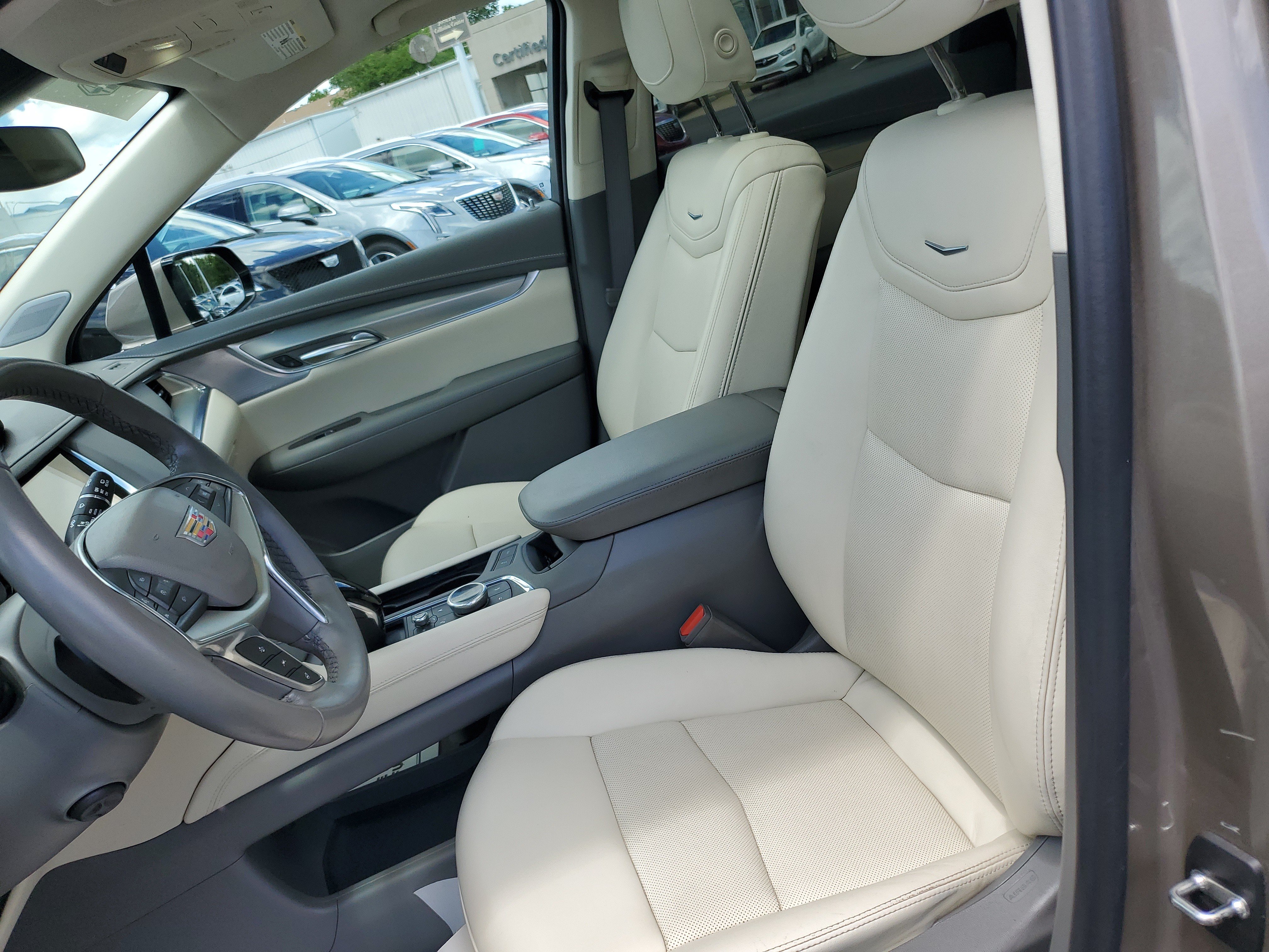 Used 2023 Cadillac XT5 Premium Luxury AWD/4WD image 17