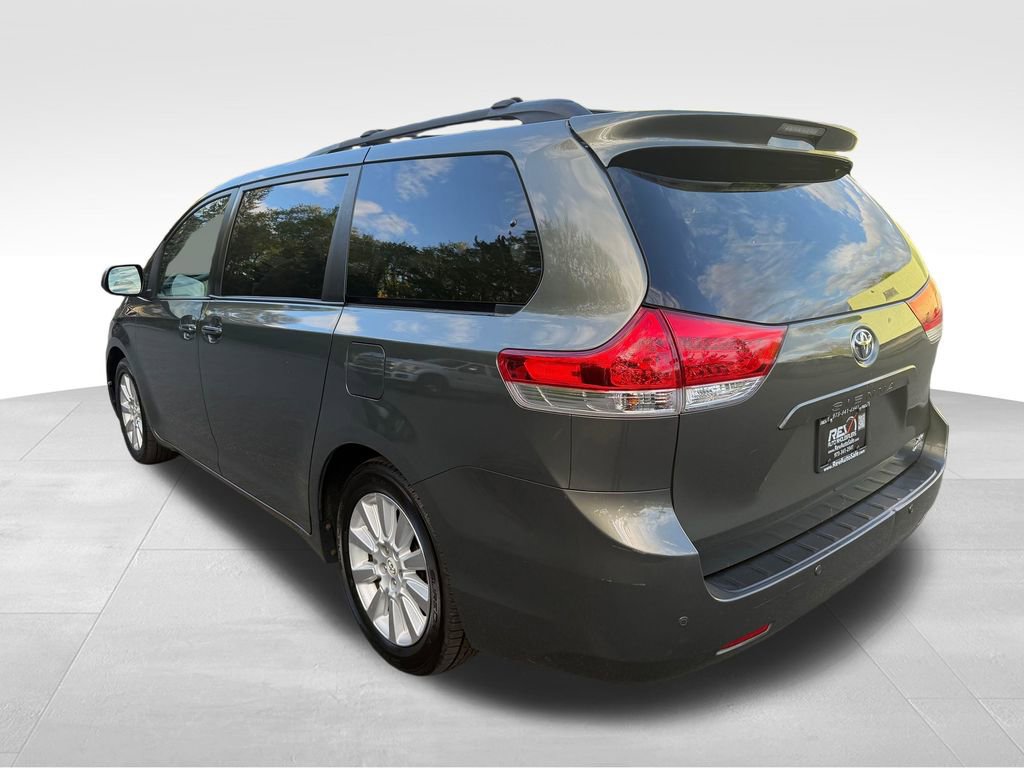 Used 2011 Toyota Sienna XLE w/ Premium Pkg AWD/4WD image 4