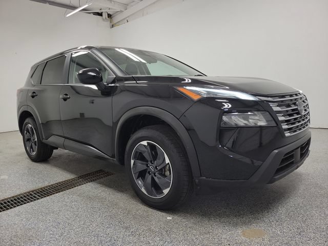 Used 2024 Nissan Rogue SV AWD/4WD image 2
