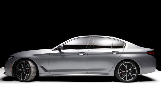 Used 2023 BMW M550i xDrive w/ Executive Package image 15