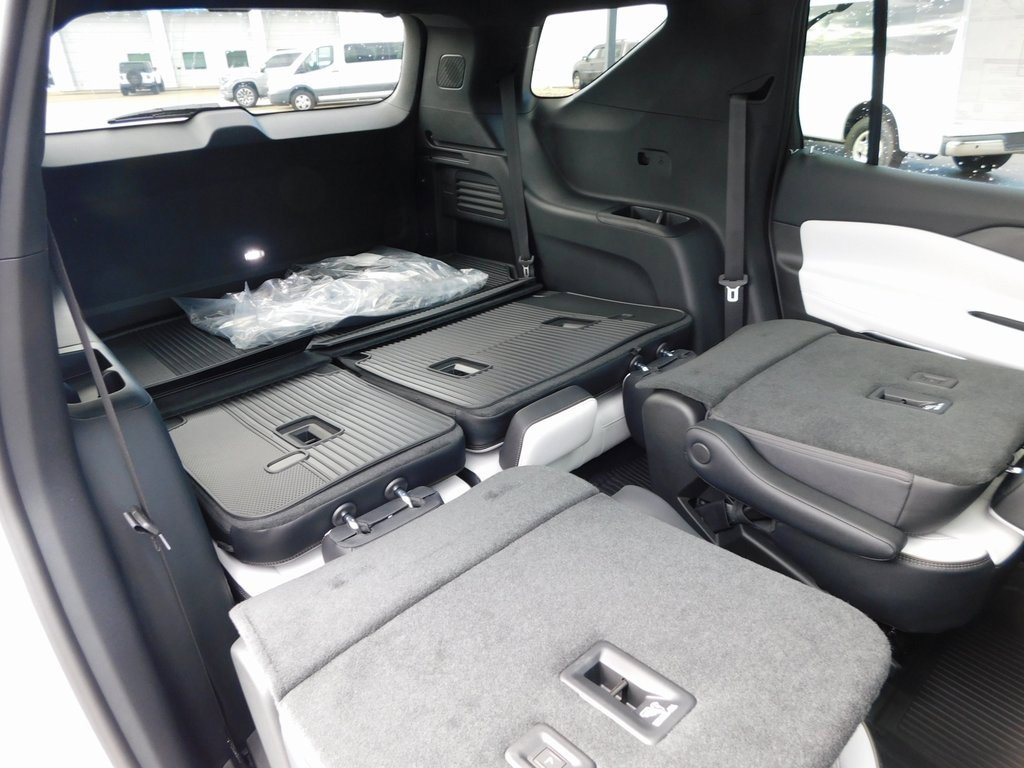 New 2026 Chevrolet Traverse High Country w/ LPO, Floor Liner Package image 31